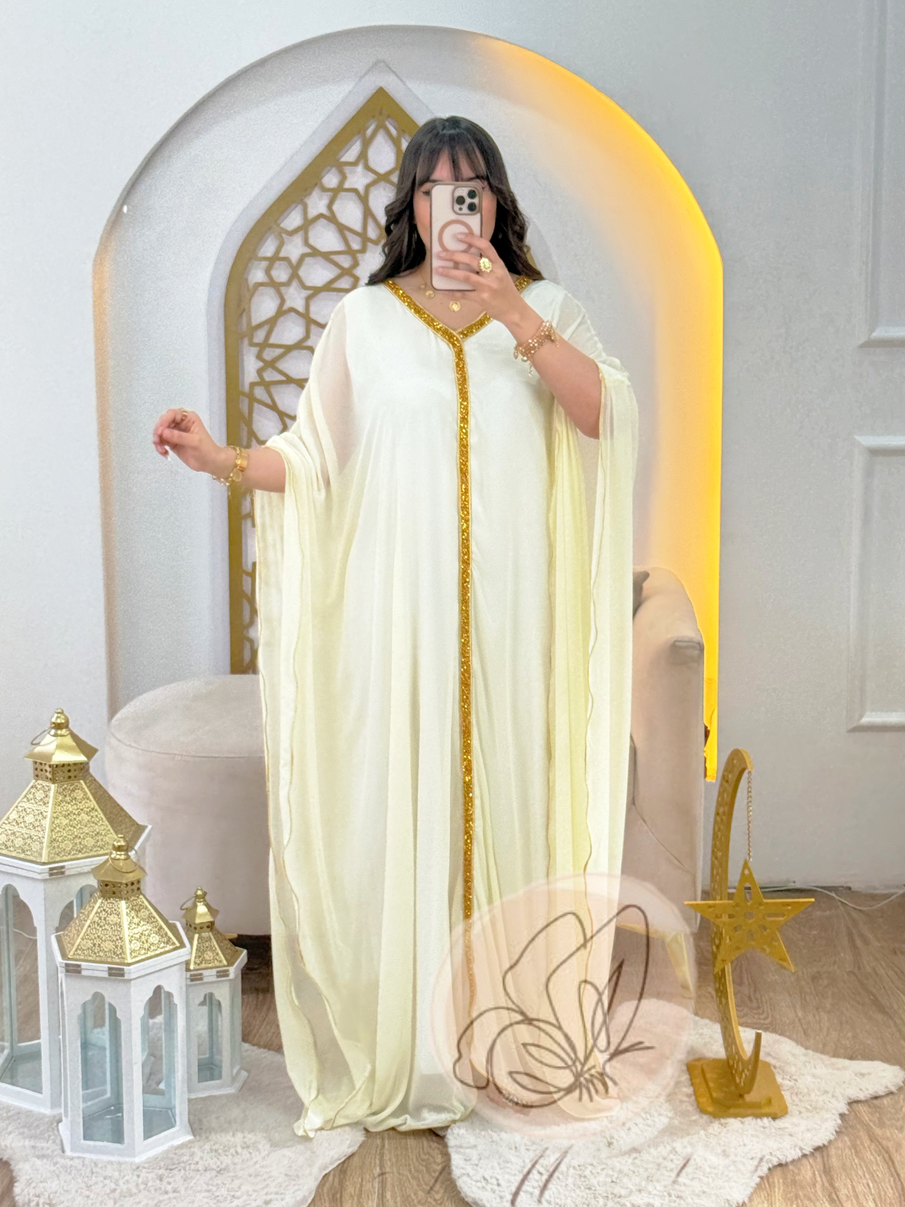 عباءة فاخرة+فستان أنيق —  بسعر قطعة واحدة