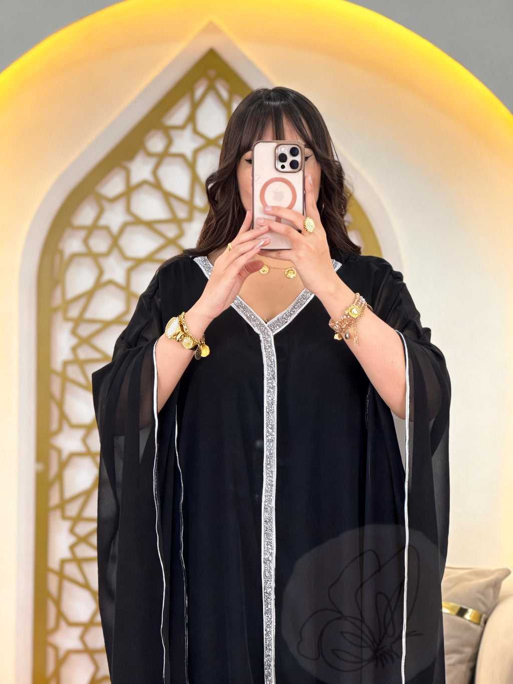 عباءة فاخرة+فستان أنيق —  بسعر قطعة واحدة