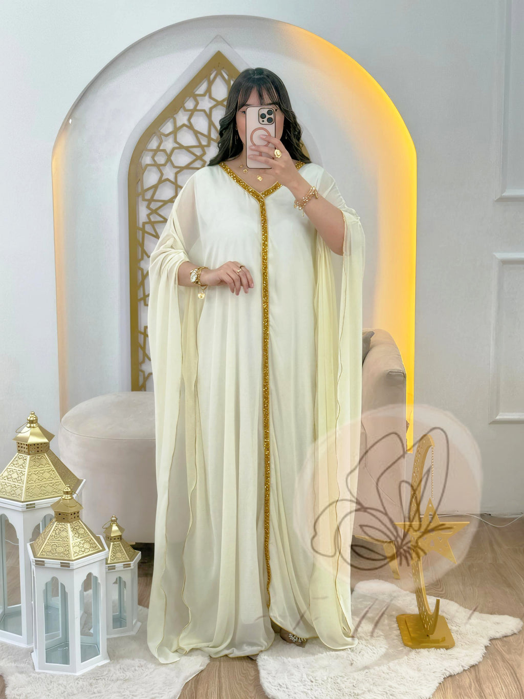 عباءة فاخرة+فستان أنيق —  بسعر قطعة واحدة