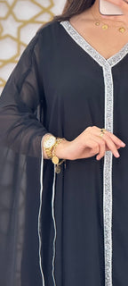 عباءة فاخرة+فستان أنيق —  بسعر قطعة واحدة